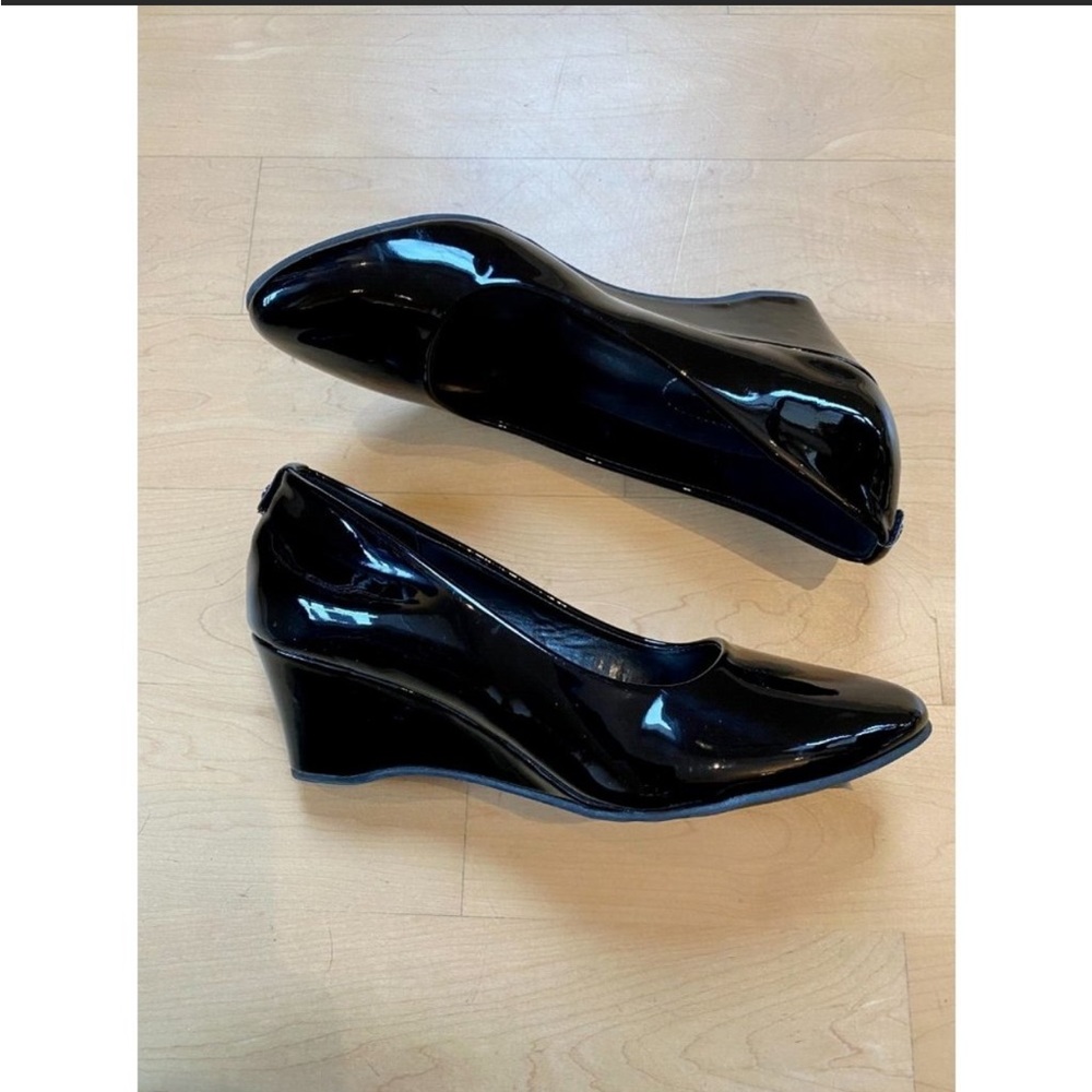 Kenneth Cole Reaction Women's patent wedges size 8 new